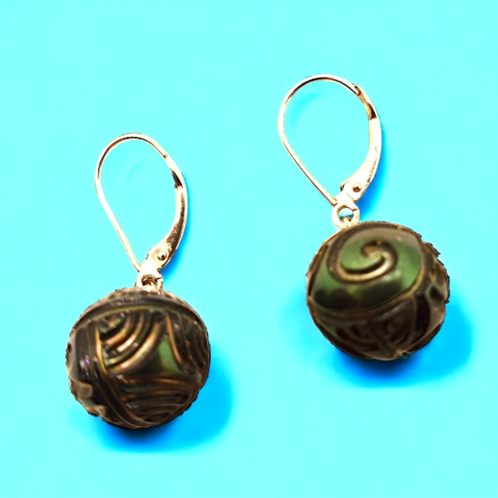 14 Kt White Gold 12.5-13MM Hand Carved Tahitian Pearl Leverback Earrings - Picture 3 of 3